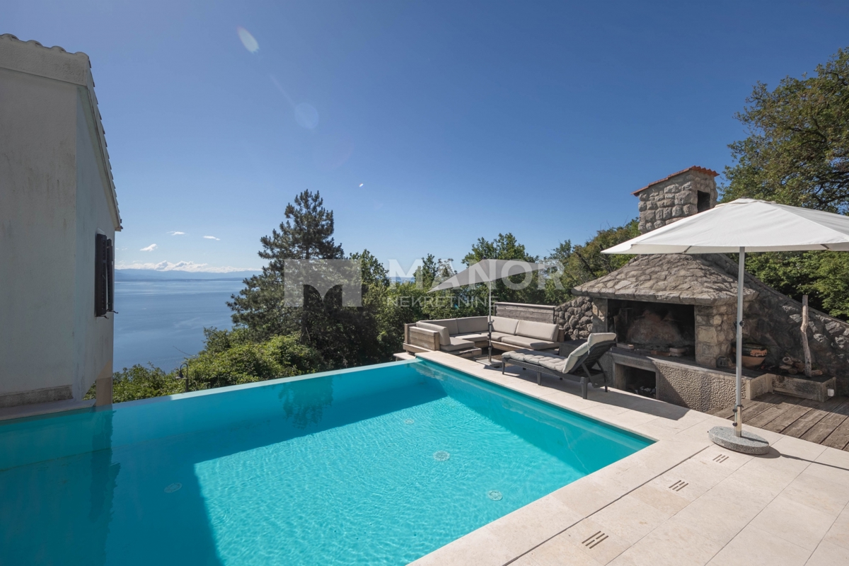 OPATIJA, VEPRINAC – Bella villa con piscina infinity e vista panoramica sul Quarnaro