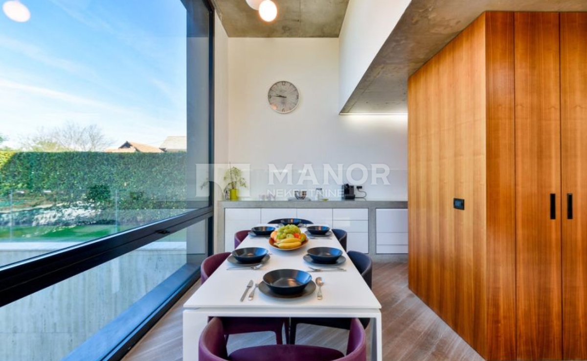 Casa Kloštar Ivanić, 273m2