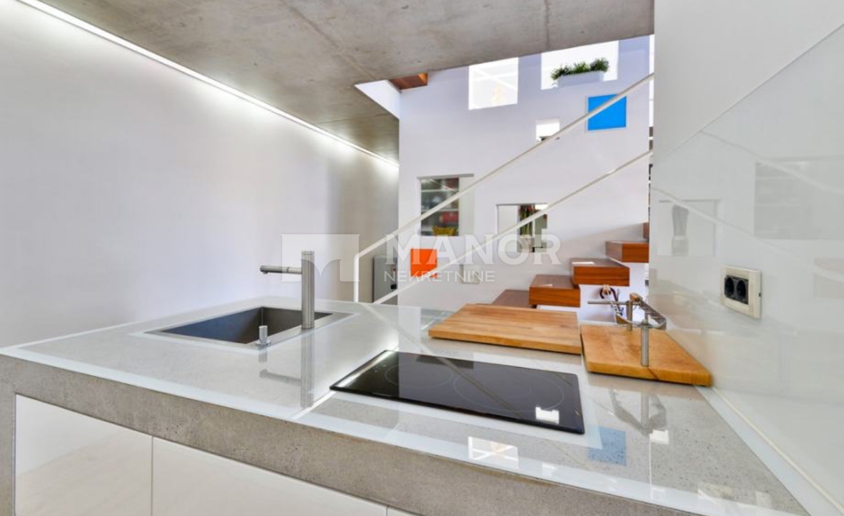 Casa Kloštar Ivanić, 273m2