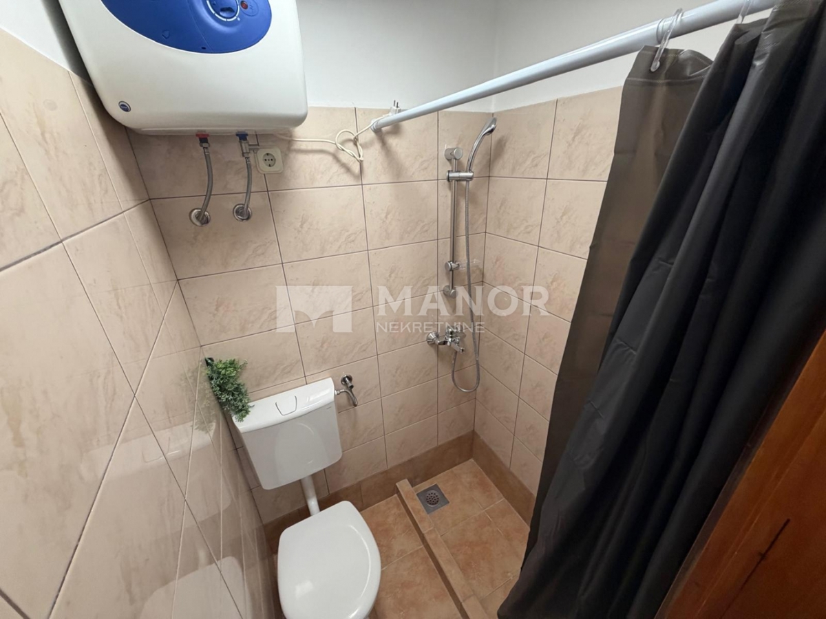 Commerciale Bulevard, Rijeka, 16m2