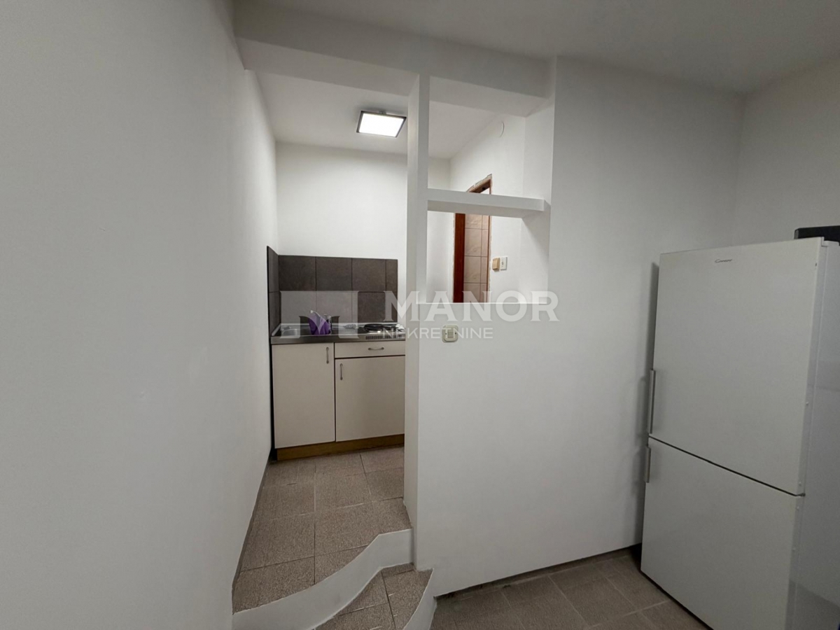 Commerciale Bulevard, Rijeka, 16m2