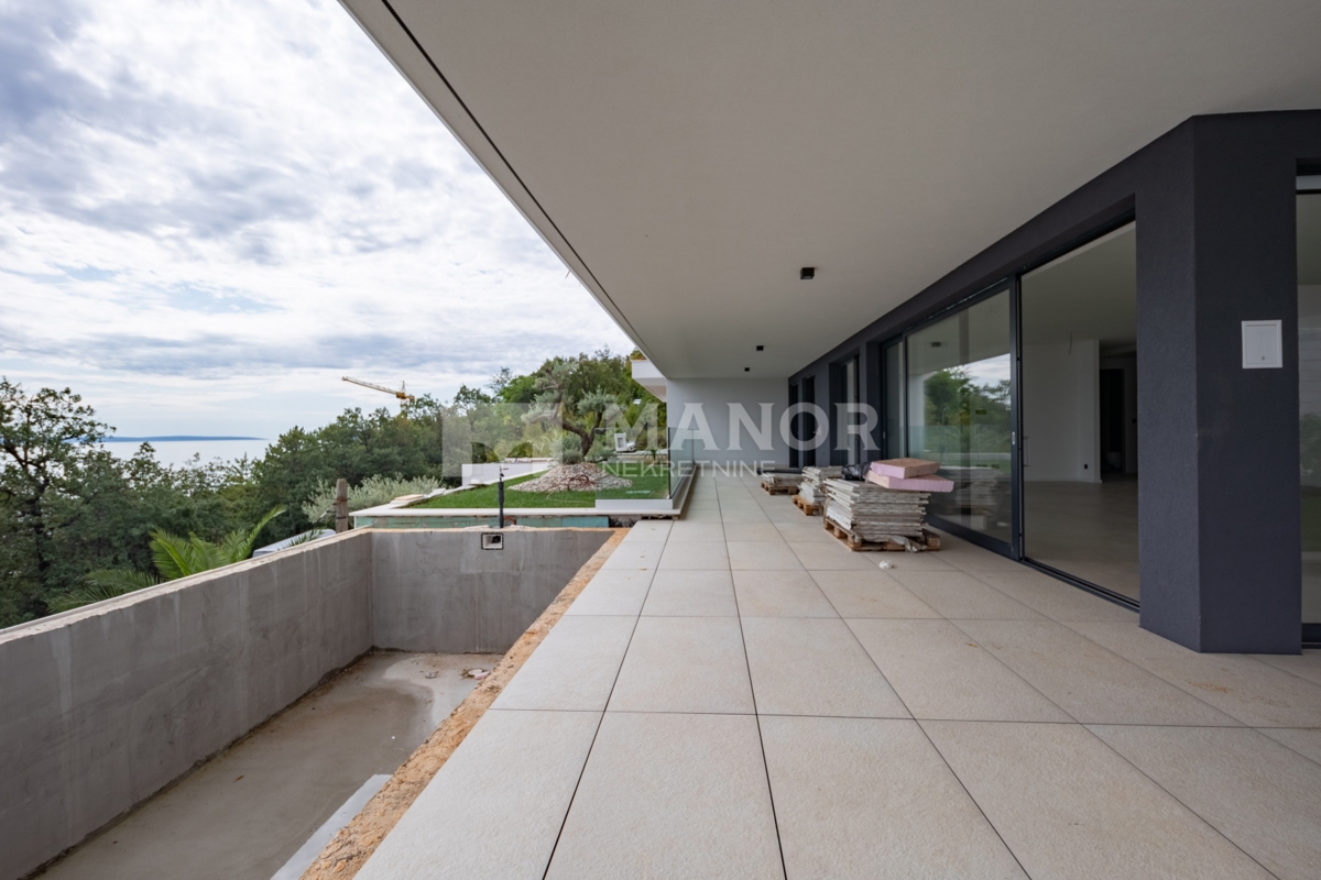 OPATIJA – Nuova costruzione, 3 camere da letto + soggiorno, piano terra, giardino, piscina, garage