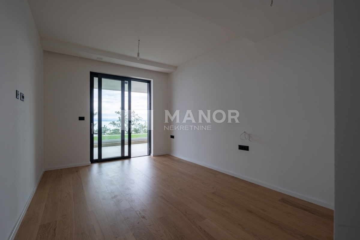 OPATIJA – Nuova costruzione, 3 camere da letto + soggiorno, piano terra, giardino, piscina, garage