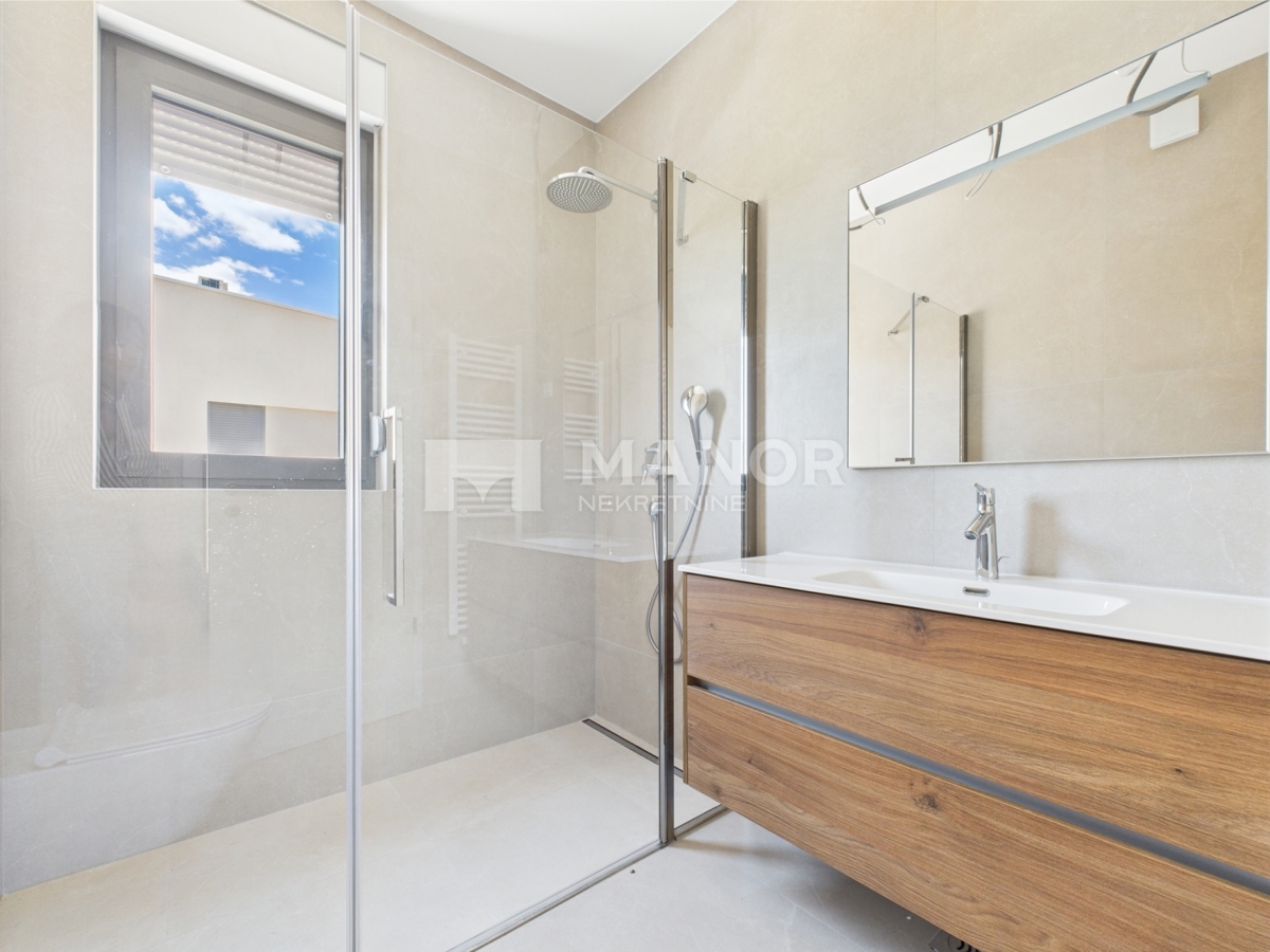ISTRIA, ROVIGNO – Appartamento con 2 camere da letto e soggiorno in posizione attraente a Rovigno, 102 m²