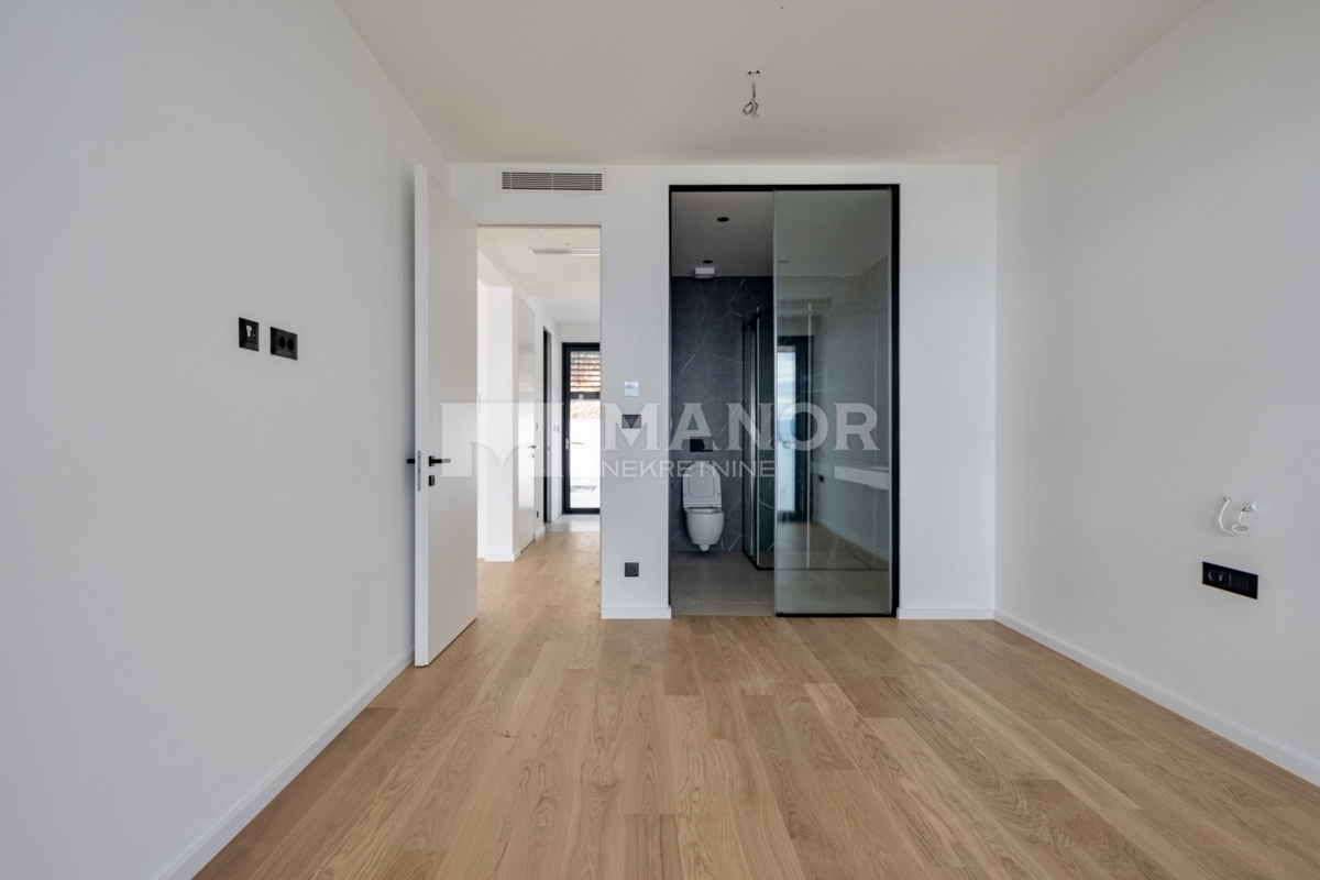 OPATIJA – Nuova costruzione, 2 camere da letto + soggiorno, 2° piano, giardino, piscina, garage