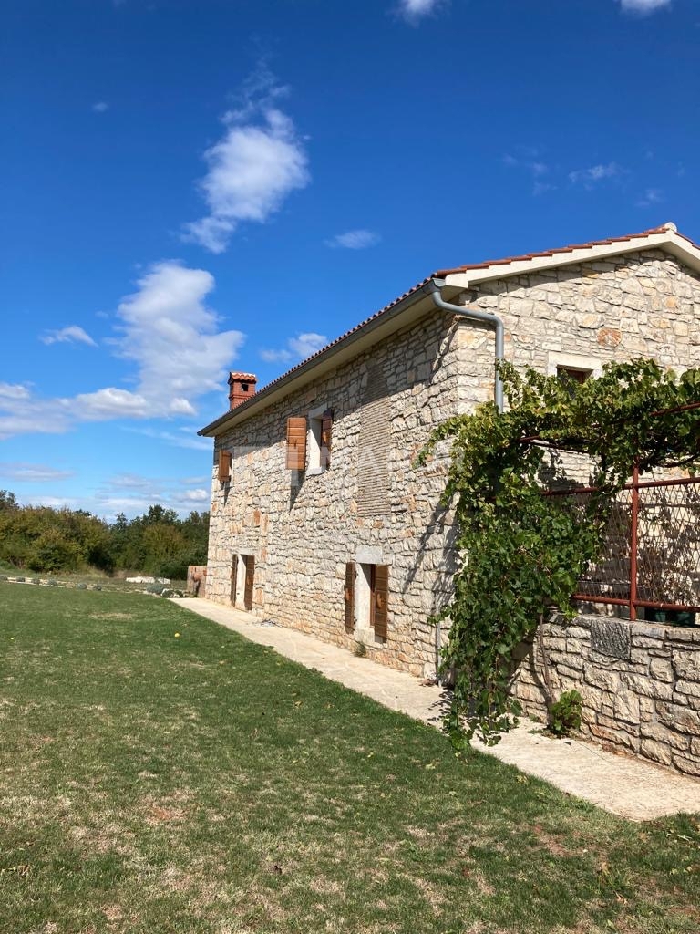 ISTRIA, CANFANARO – Autentica tenuta istriana con ampio terreno – un connubio di tradizione e potenziale