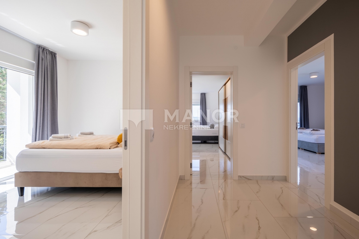 CRIKVENICA – Splendida villa di lusso arredata con piscina, zona spa e vista, a 600 m dal mare