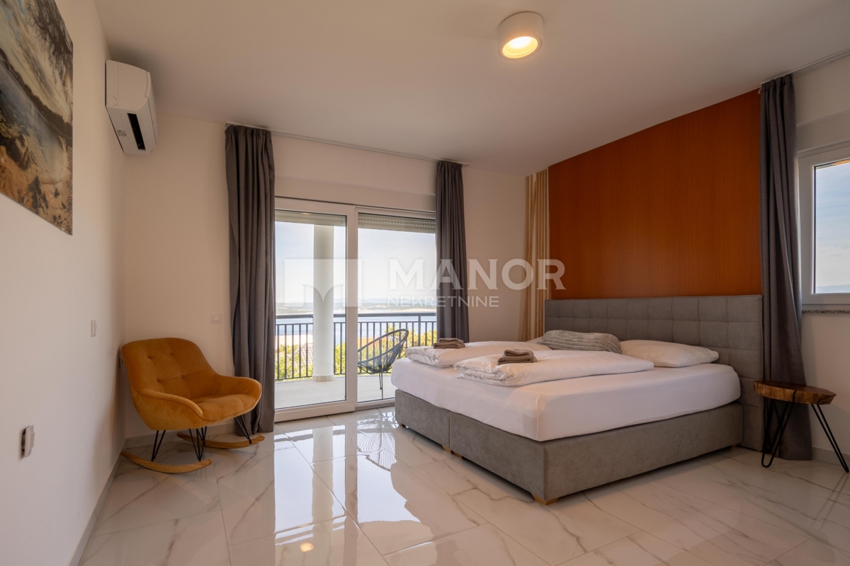 CRIKVENICA – Splendida villa di lusso arredata con piscina, zona spa e vista, a 600 m dal mare