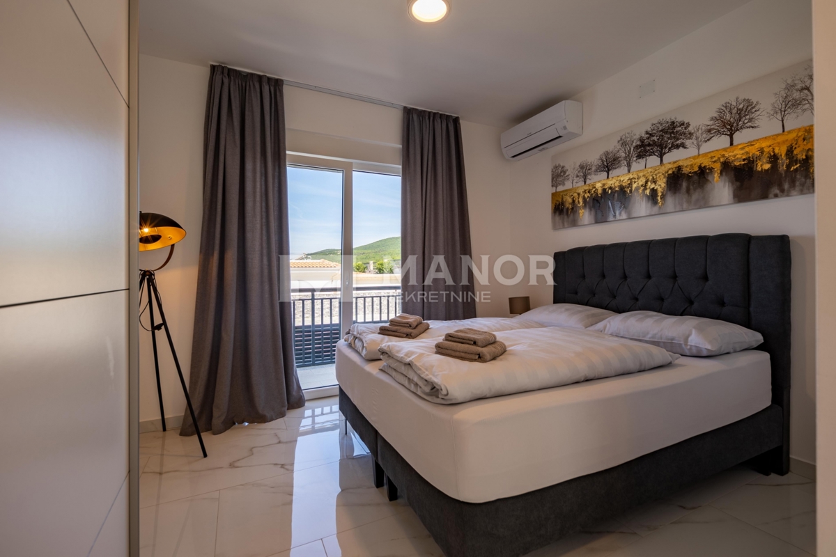 CRIKVENICA – Splendida villa di lusso arredata con piscina, zona spa e vista, a 600 m dal mare