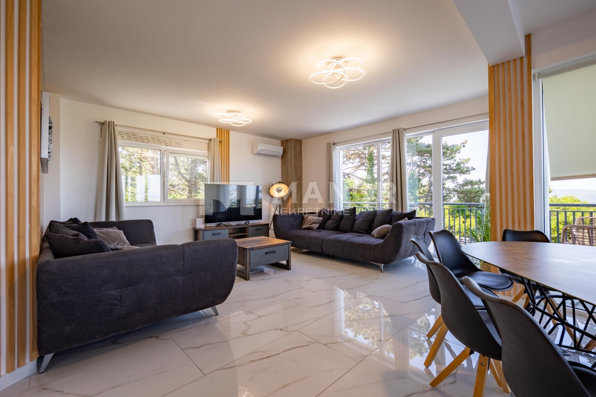 CRIKVENICA – Splendida villa di lusso arredata con piscina, zona spa e vista, a 600 m dal mare