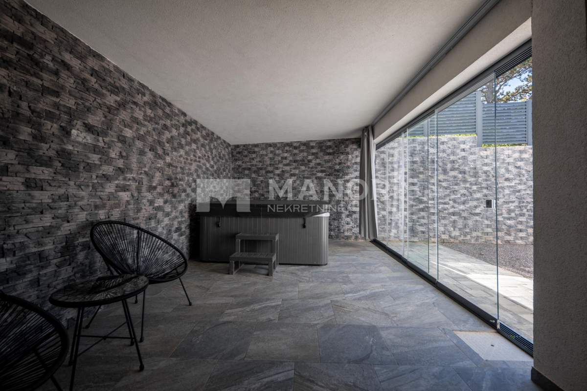 CRIKVENICA – Splendida villa di lusso arredata con piscina, zona spa e vista, a 600 m dal mare