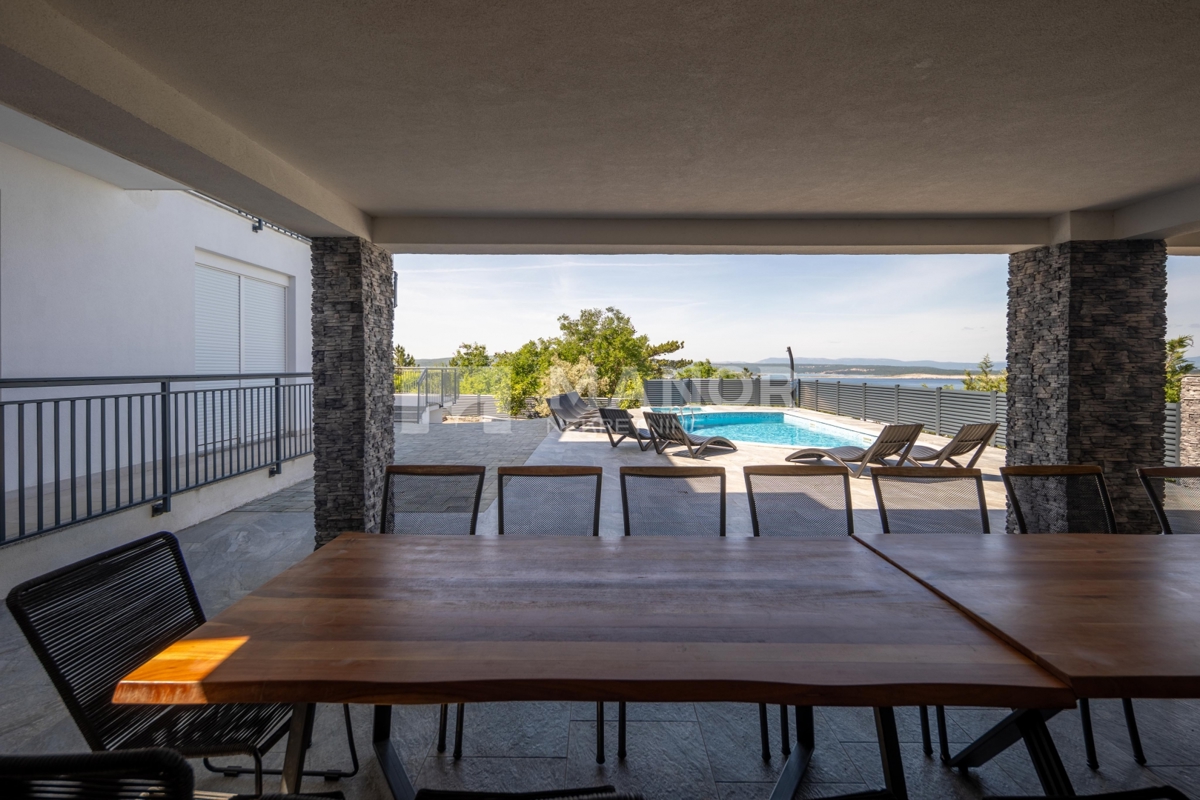 CRIKVENICA – Splendida villa di lusso arredata con piscina, zona spa e vista, a 600 m dal mare