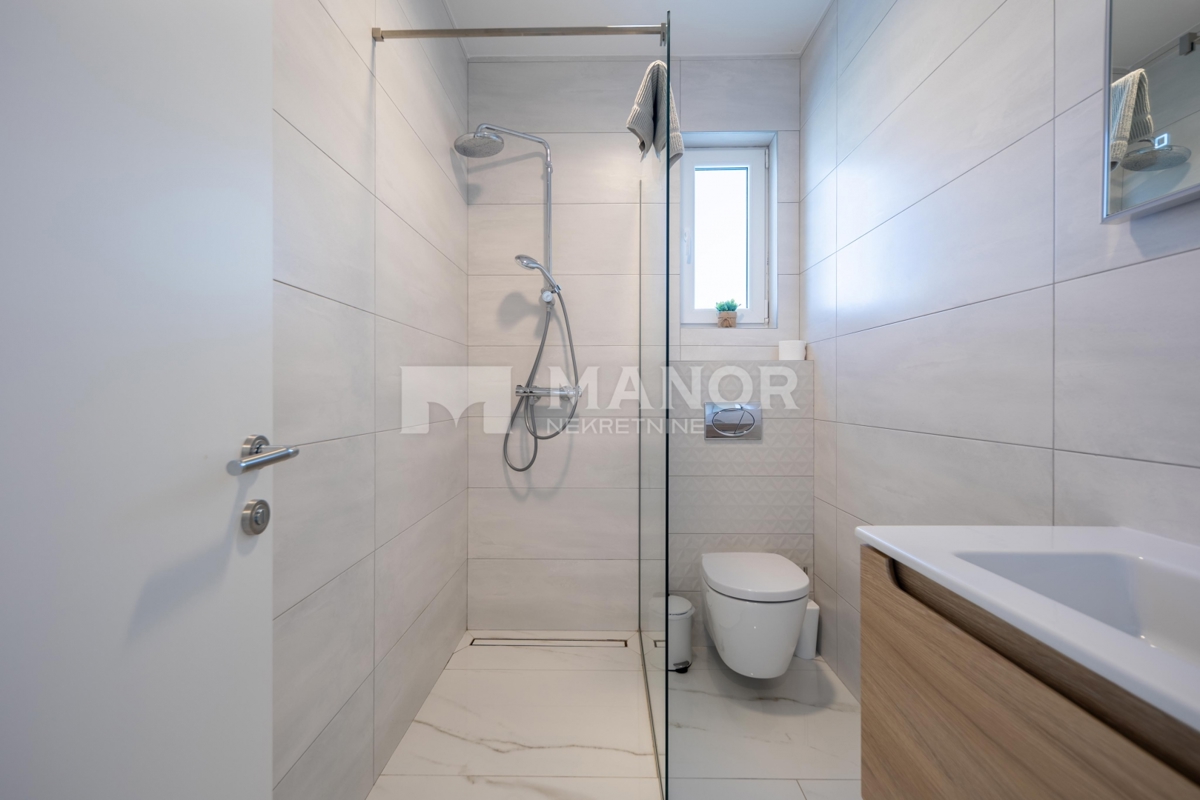 CRIKVENICA – Splendida villa di lusso arredata con piscina, zona spa e vista, a 600 m dal mare