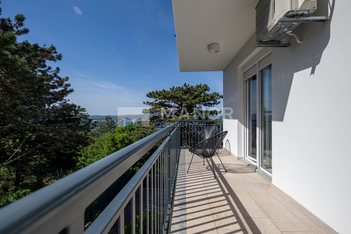 CRIKVENICA – Splendida villa di lusso arredata con piscina, zona spa e vista, a 600 m dal mare