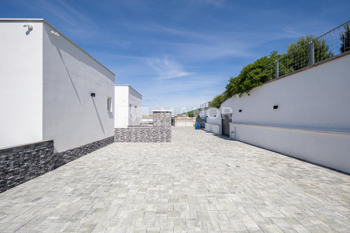 CRIKVENICA – Splendida villa di lusso arredata con piscina, zona spa e vista, a 600 m dal mare