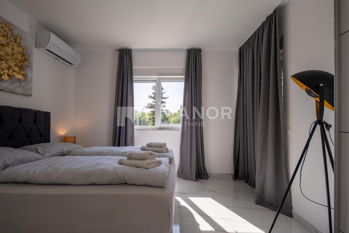 CRIKVENICA – Splendida villa di lusso arredata con piscina, zona spa e vista, a 600 m dal mare