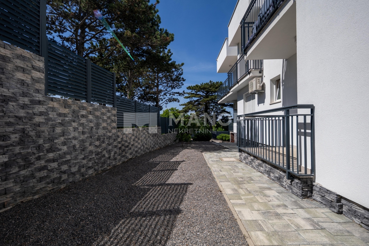 CRIKVENICA – Splendida villa di lusso arredata con piscina, zona spa e vista, a 600 m dal mare