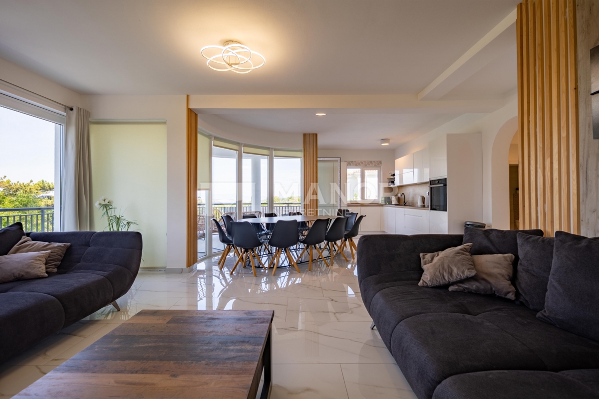 CRIKVENICA – Splendida villa di lusso arredata con piscina, zona spa e vista, a 600 m dal mare