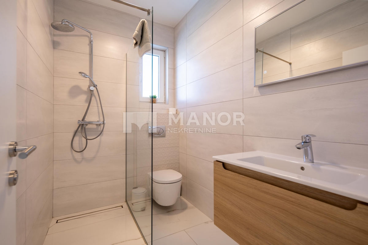 CRIKVENICA – Splendida villa di lusso arredata con piscina, zona spa e vista, a 600 m dal mare