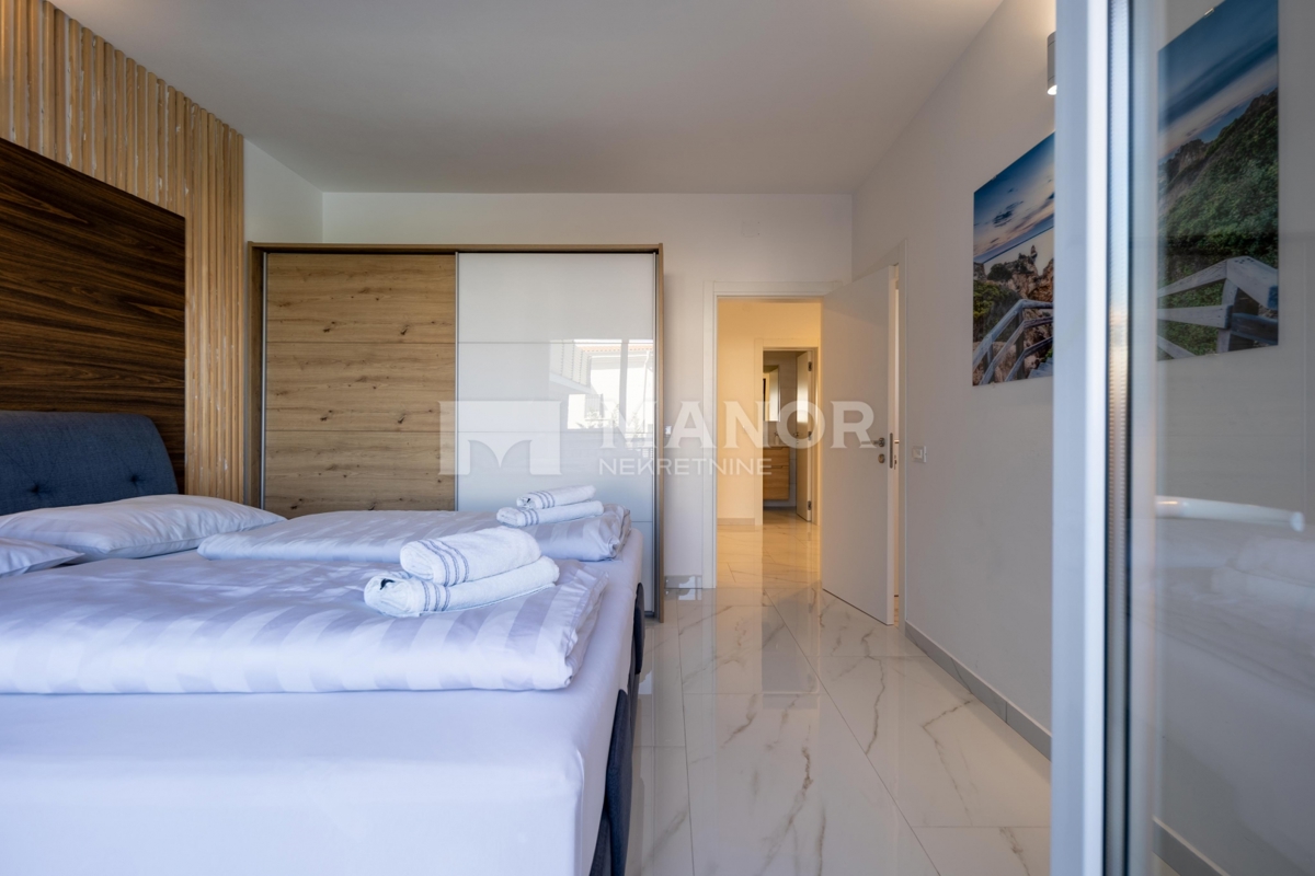 CRIKVENICA – Splendida villa di lusso arredata con piscina, zona spa e vista, a 600 m dal mare