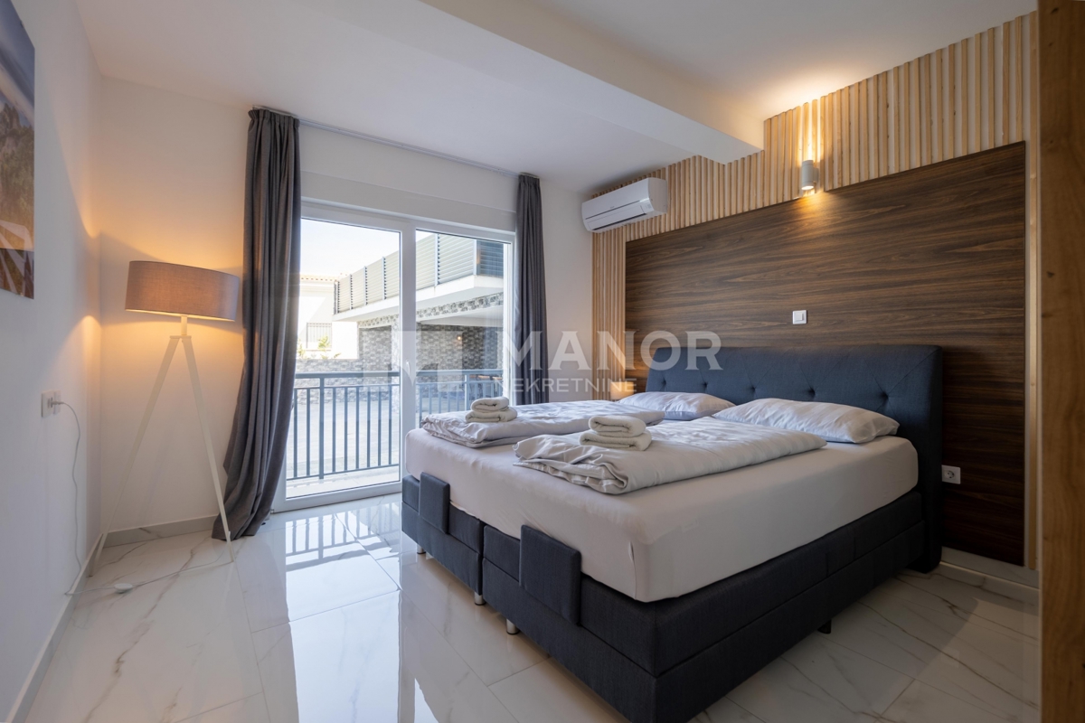 CRIKVENICA – Splendida villa di lusso arredata con piscina, zona spa e vista, a 600 m dal mare