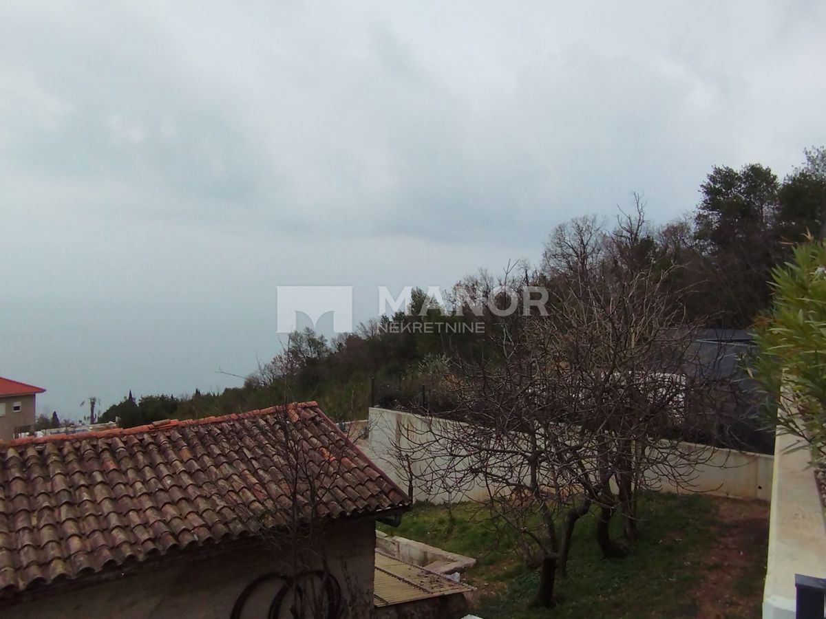 Plahuti, Opatija, 2.056m2