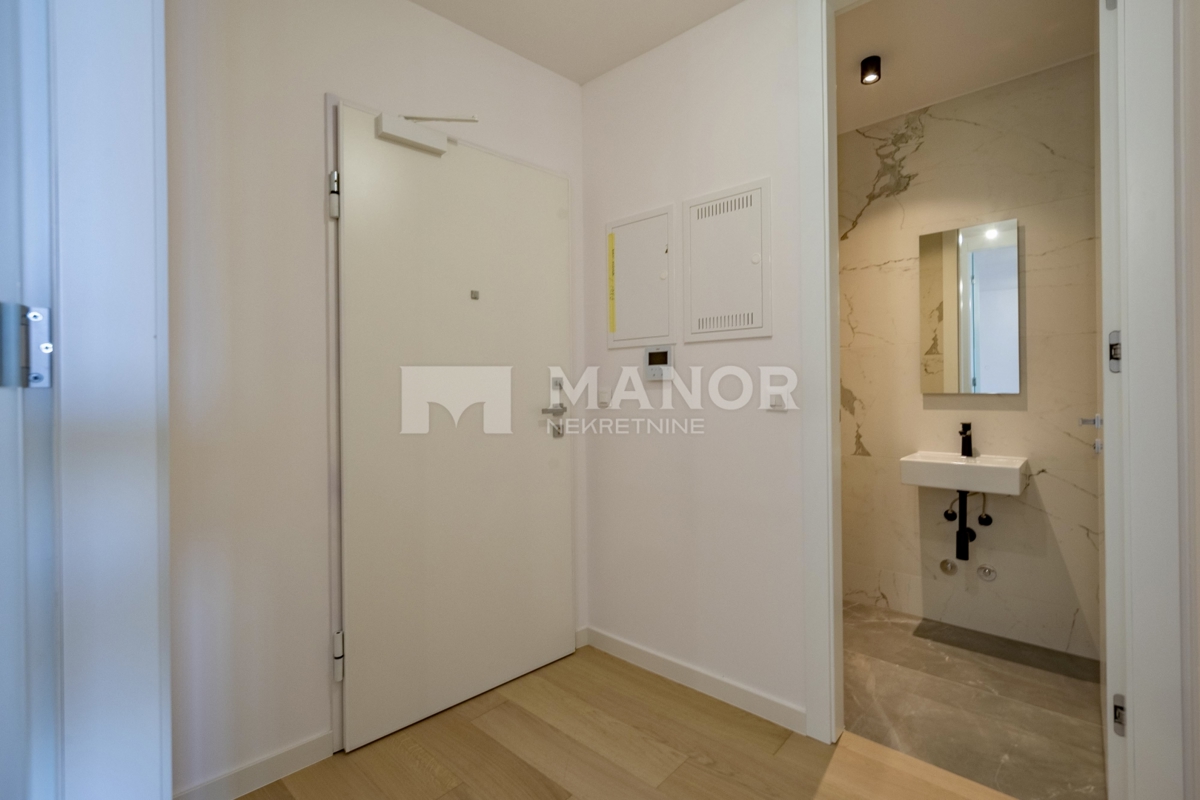 OPATIJA, CENTRO – Nuova costruzione, appartamento di lusso 2 camere + sala da pranzo con vista, piscina condominiale, garage