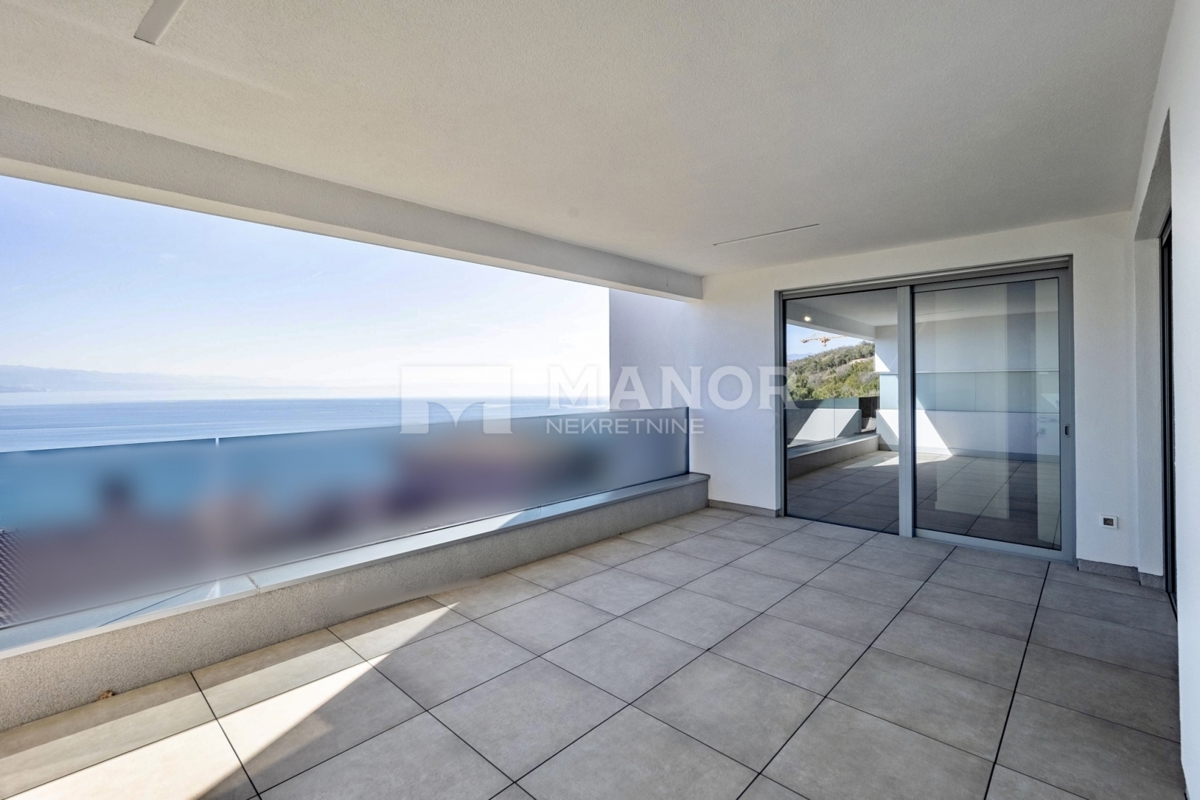 OPATIJA, CENTRO – Nuova costruzione, appartamento di lusso 2 camere + sala da pranzo con vista, piscina condominiale, garage