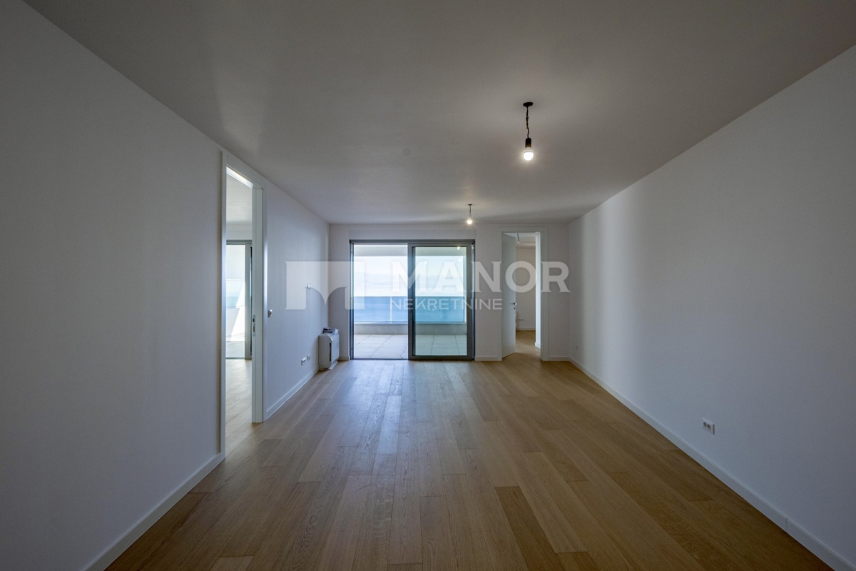 OPATIJA, CENTRO – Nuova costruzione, appartamento di lusso 2 camere + sala da pranzo con vista, piscina condominiale, garage