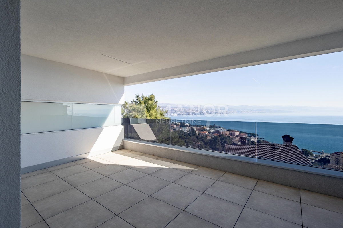 OPATIJA, CENTRO – Nuova costruzione, appartamento di lusso 2 camere + sala da pranzo con vista, piscina condominiale, garage