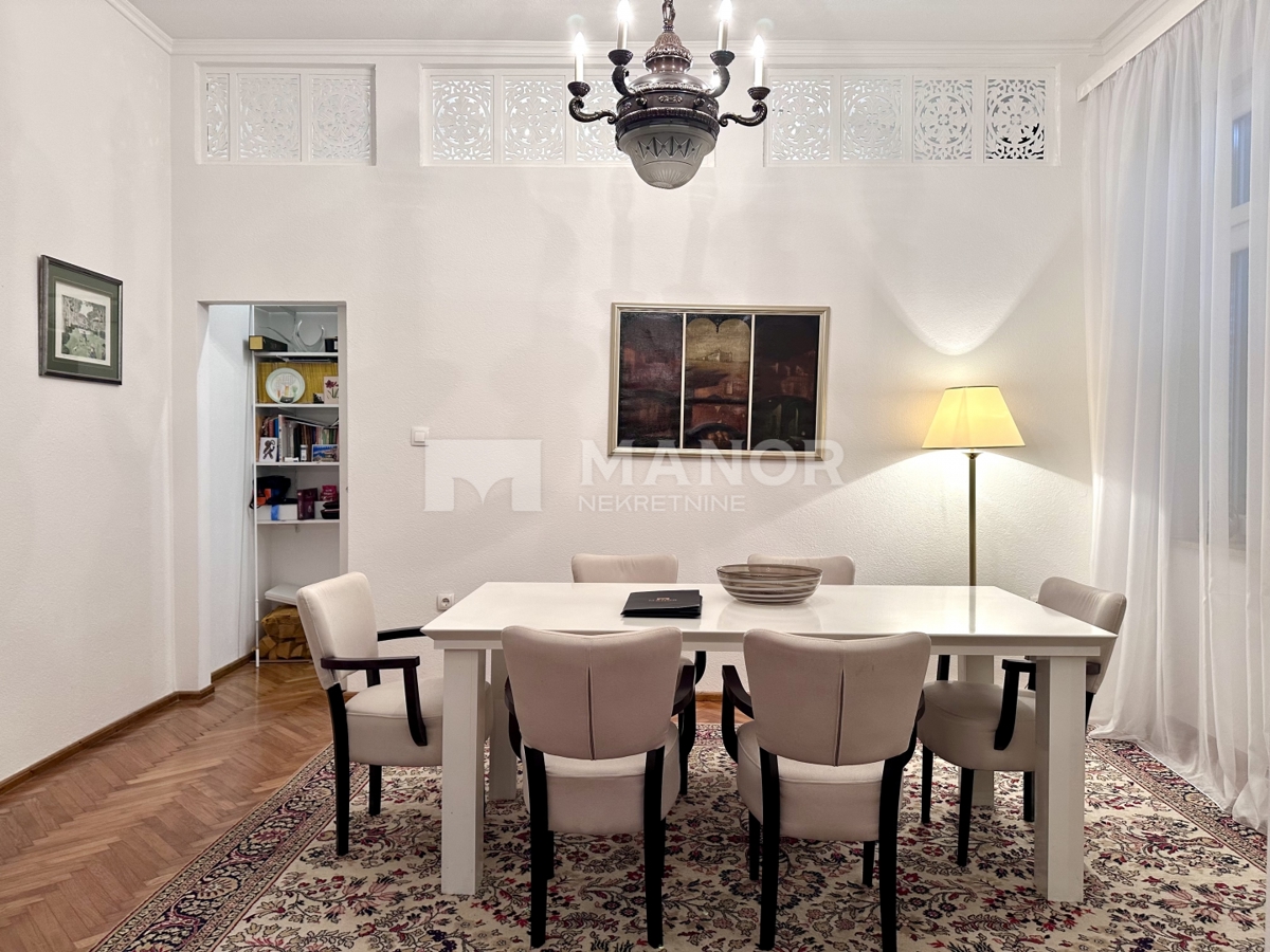 OPATIJA, CENTRO – Elegante appartamento 3 locali in villa, vista mare, 2 posti auto, terza fila dal mare