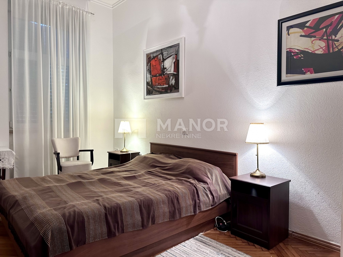 OPATIJA, CENTRO – Elegante appartamento 3 locali in villa, vista mare, 2 posti auto, terza fila dal mare