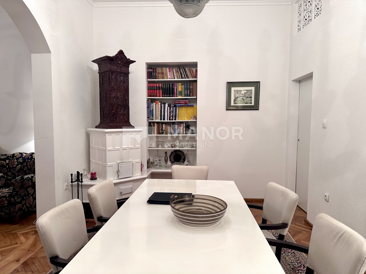 OPATIJA, CENTRO – Elegante appartamento 3 locali in villa, vista mare, 2 posti auto, terza fila dal mare