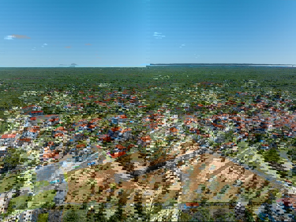 Terreno edificabile Peroj – lotto n. 5