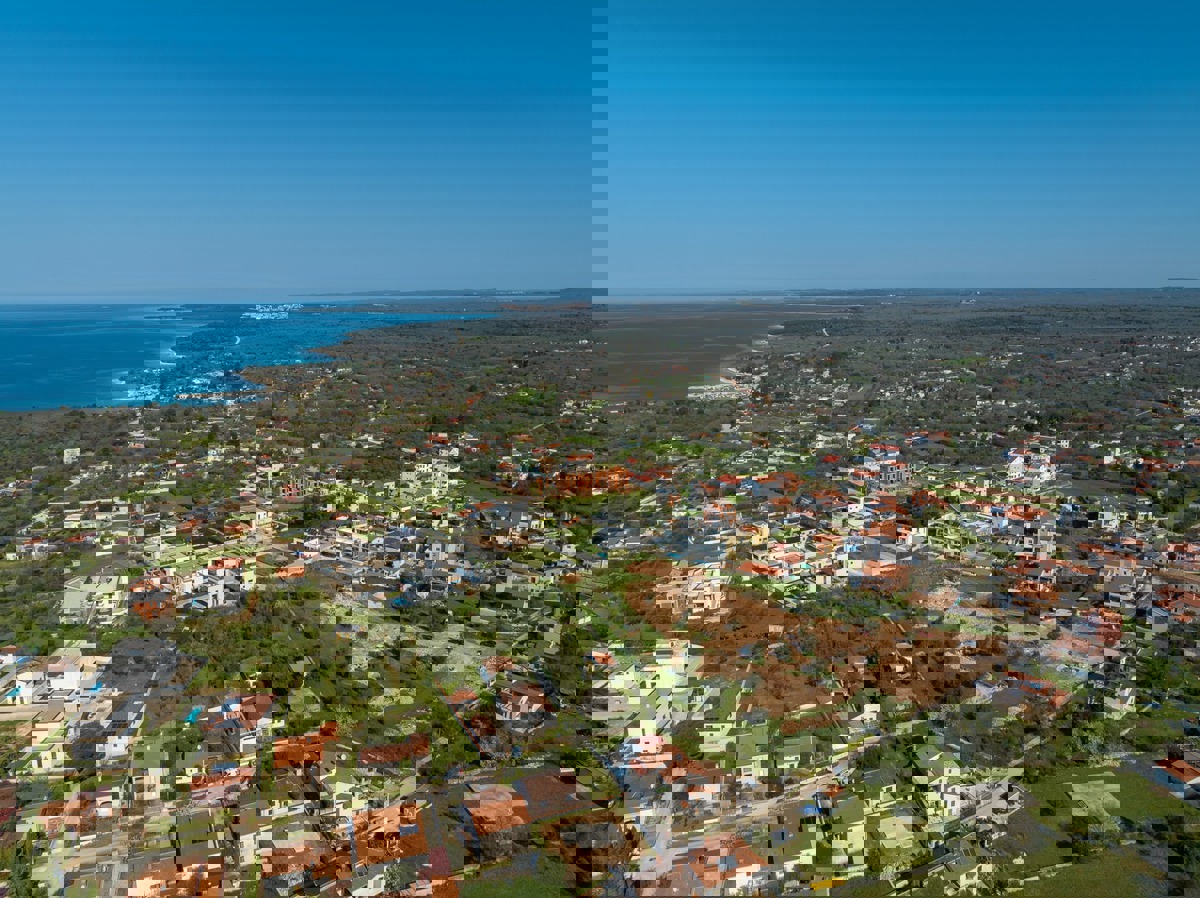 Terreno edificabile Peroj – lotto n. 5