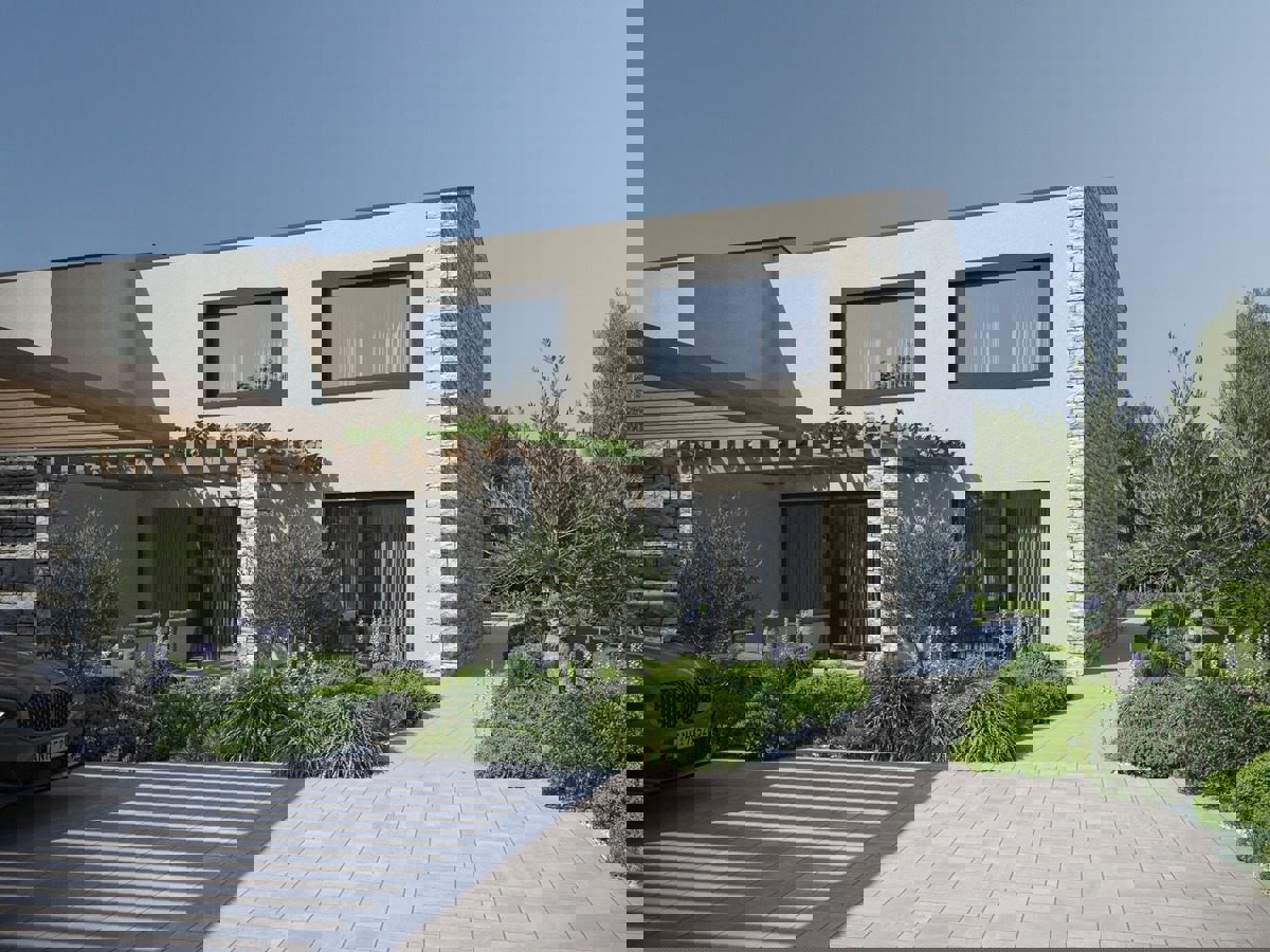 Terreno edificabile Peroj – lotto n. 5