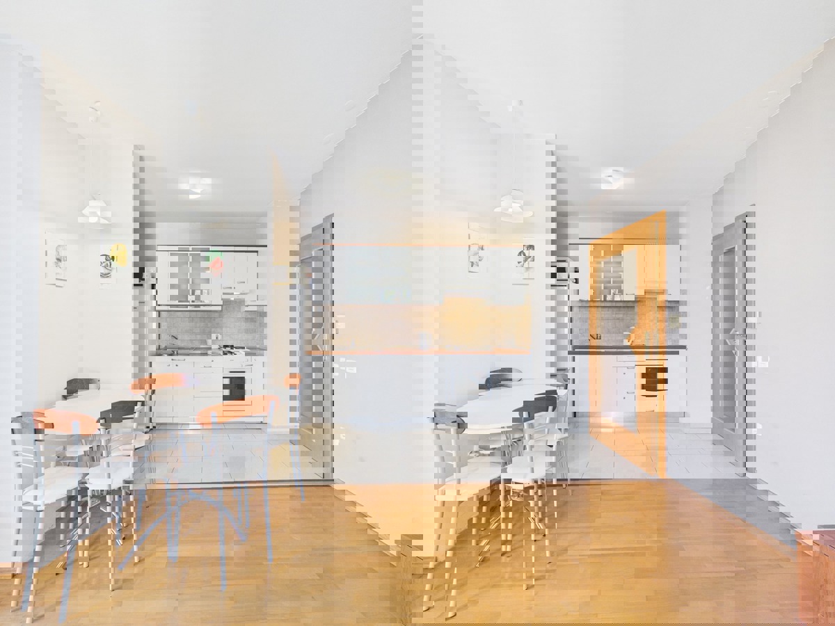 Lungomare a portata di mano — bilocale con garage e ascensore, Valsaline