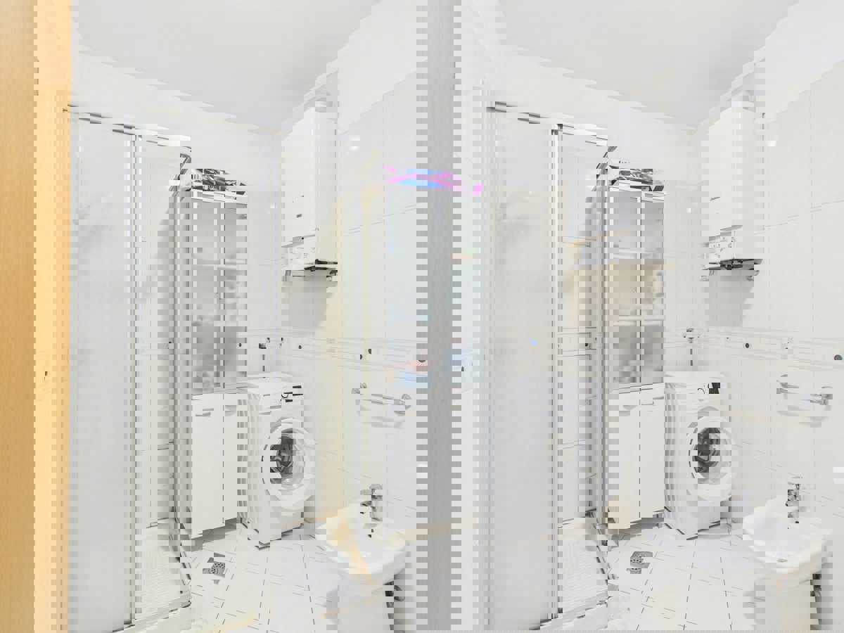 Lungomare a portata di mano — bilocale con garage e ascensore, Valsaline