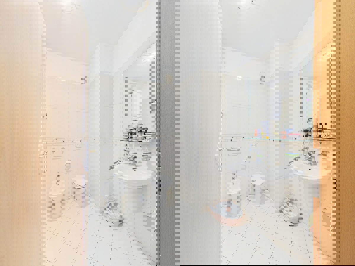 Lungomare a portata di mano — bilocale con garage e ascensore, Valsaline