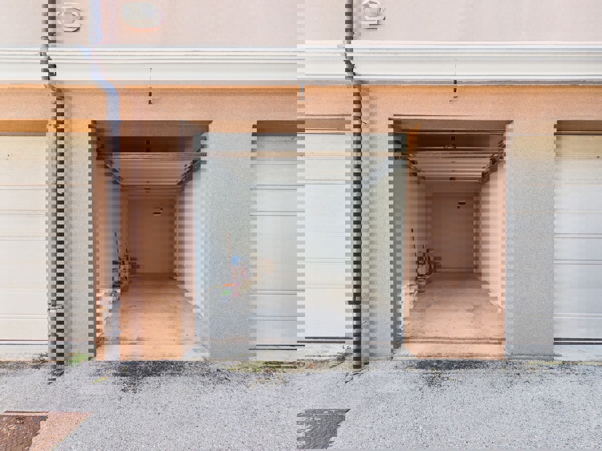 Lungomare a portata di mano — bilocale con garage e ascensore, Valsaline