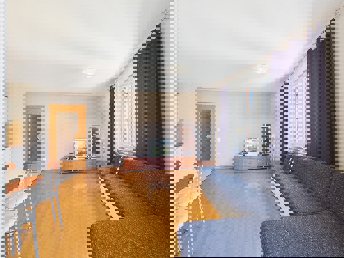 Lungomare a portata di mano — bilocale con garage e ascensore, Valsaline