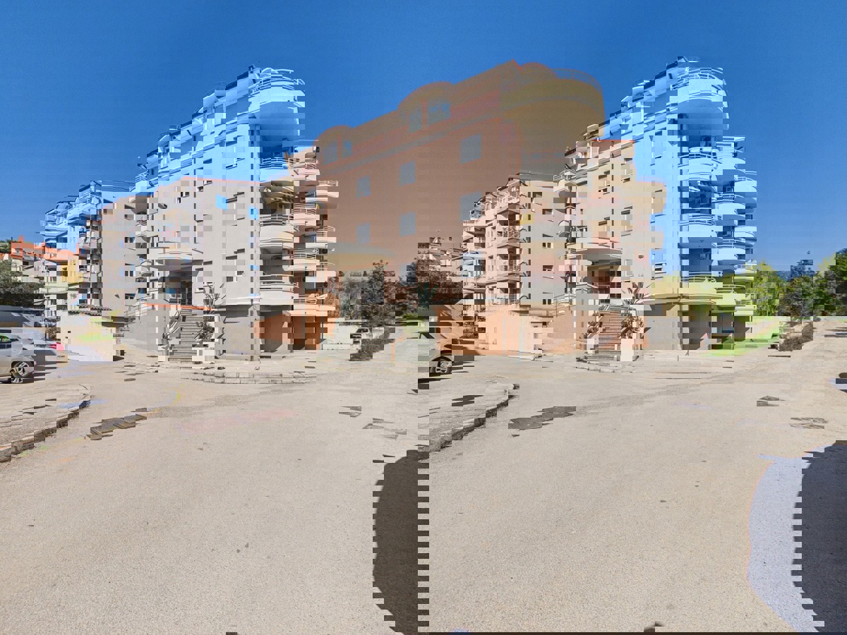 Lungomare a portata di mano — bilocale con garage e ascensore, Valsaline