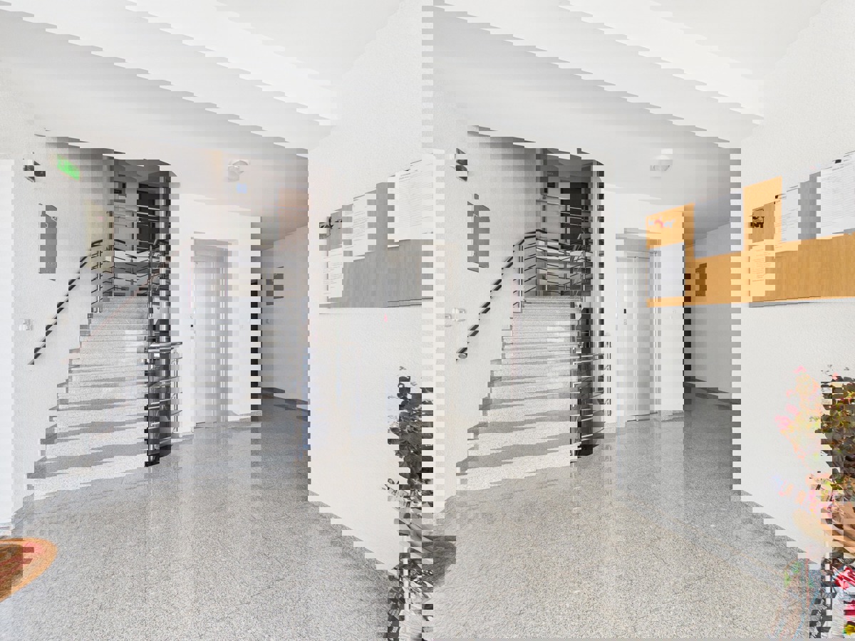 Lungomare a portata di mano — bilocale con garage e ascensore, Valsaline