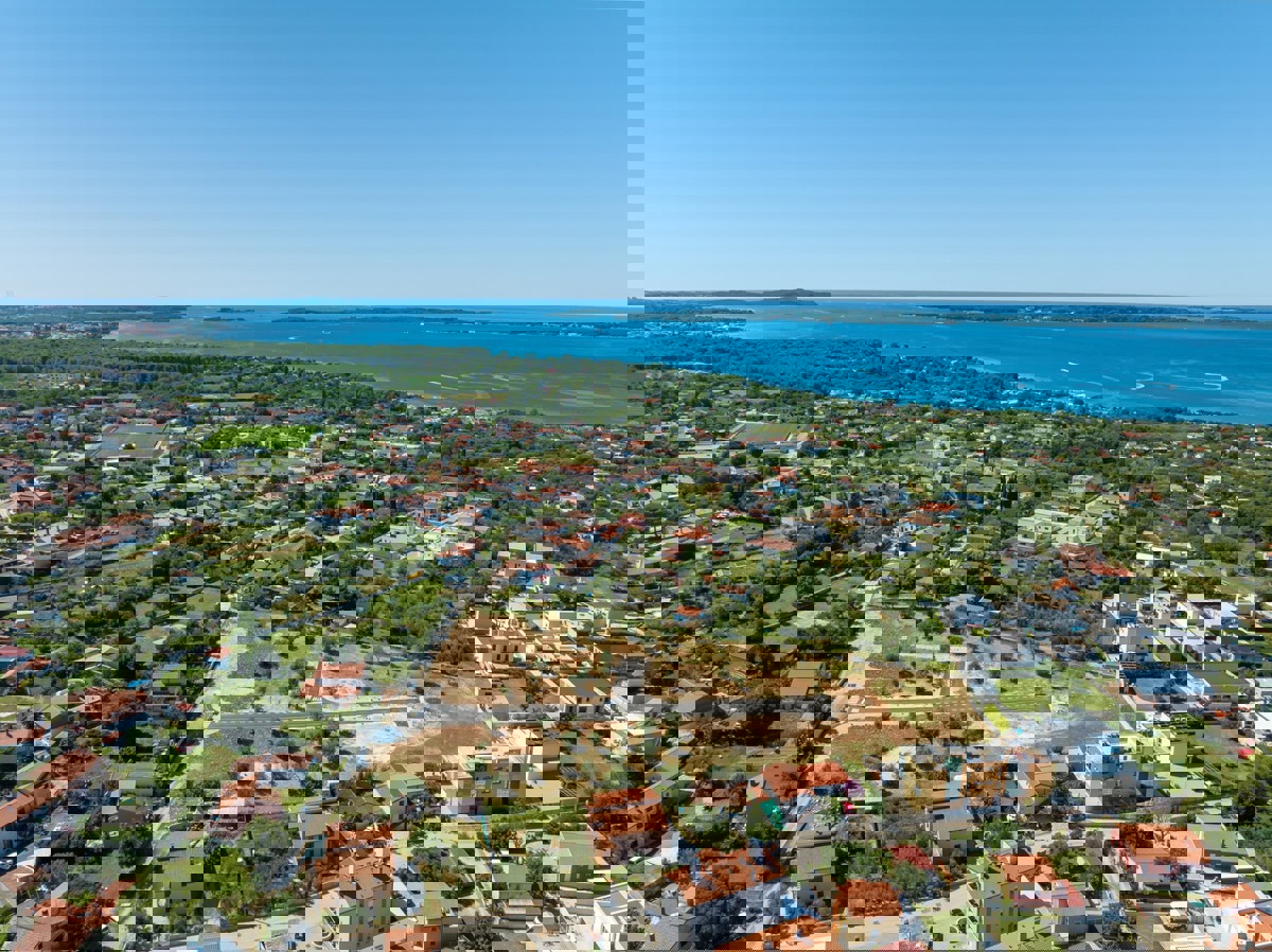 Terreno edificabile Peroj – lotto n. 19