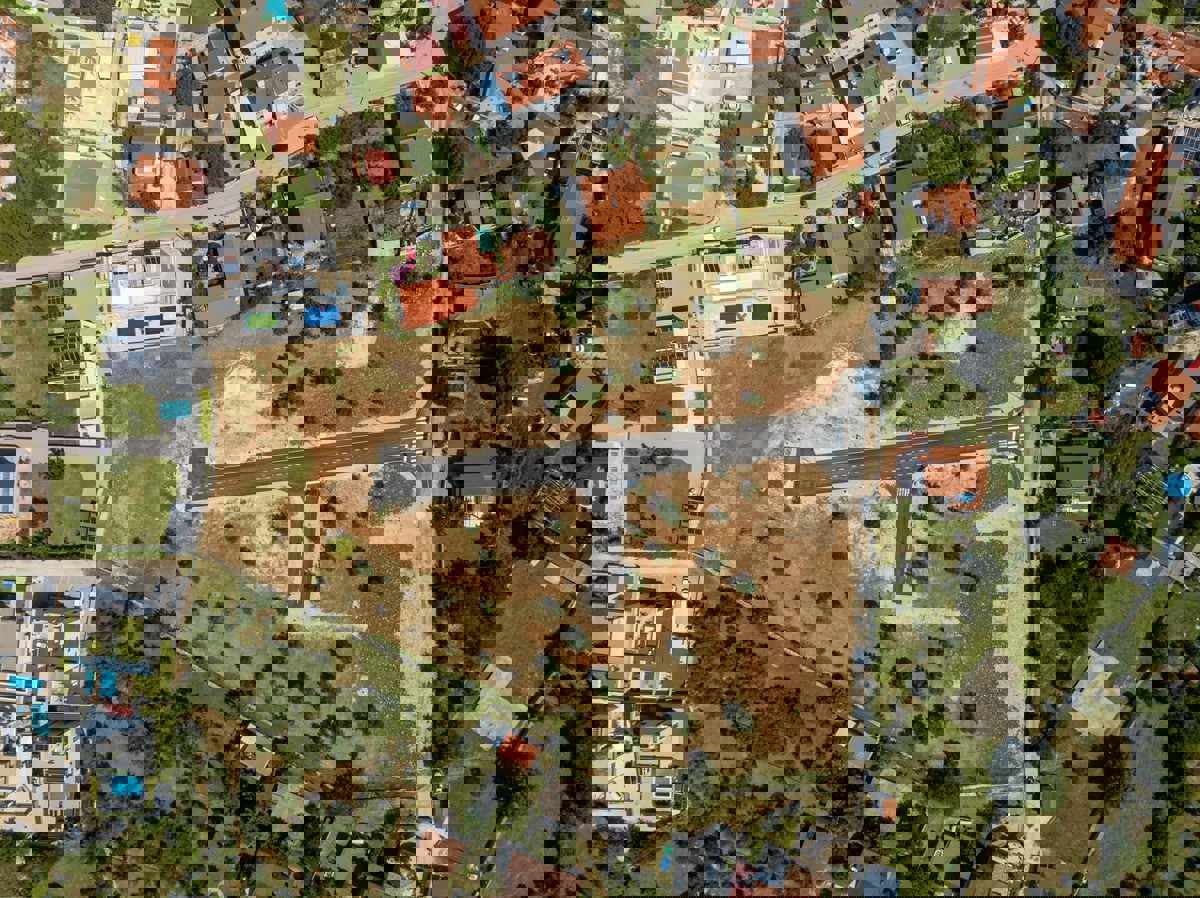 Terreno edificabile Peroj – lotto n. 19