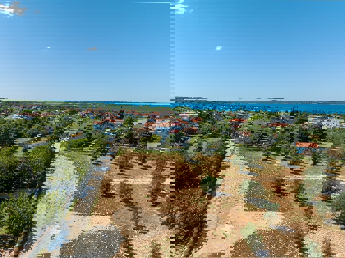 Terreno edificabile Peroj – lotto n. 19