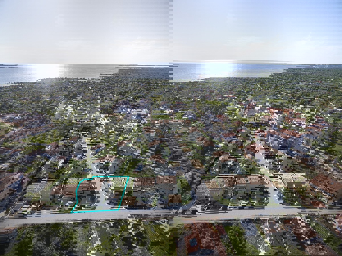 Terreno edificabile Peroj – lotto n. 19