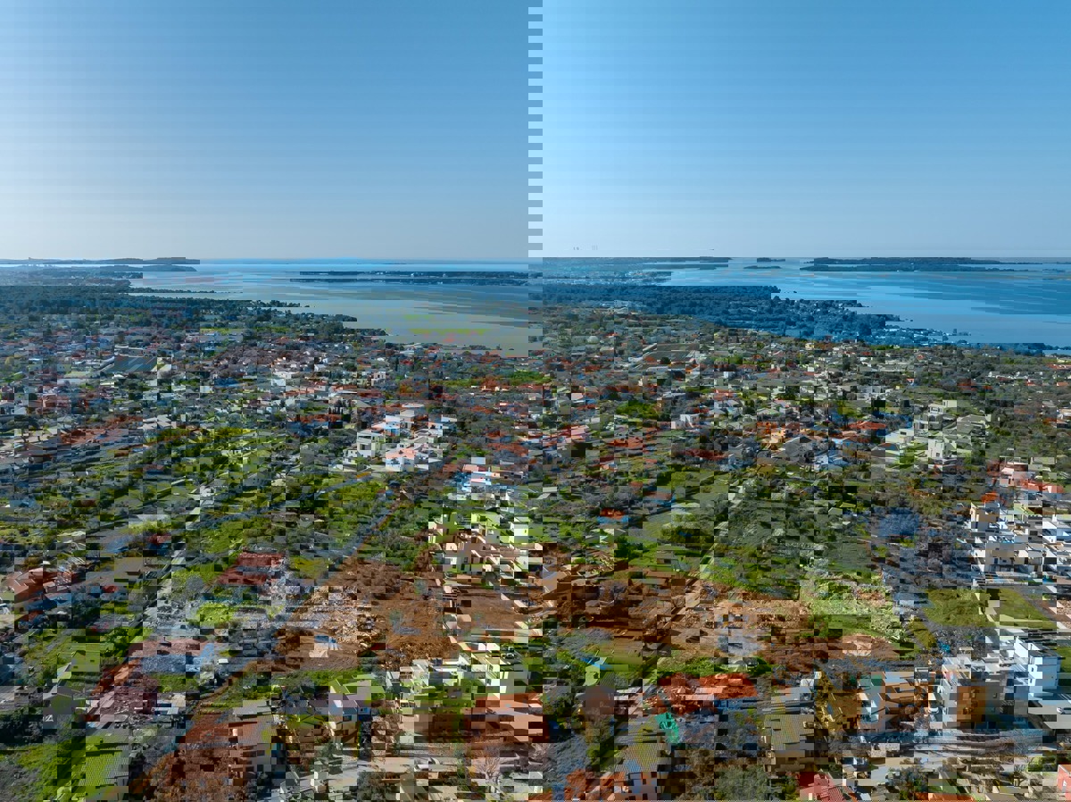 Terreno edificabile Peroj – lotto n. 19