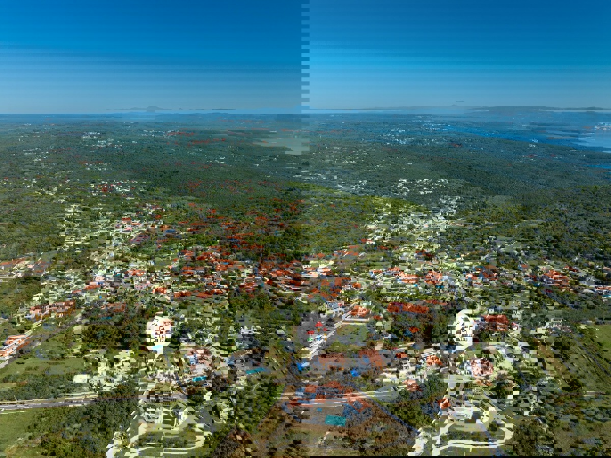 Non ti serve altro: casa nuova con piscina a Cavrano, Marzana