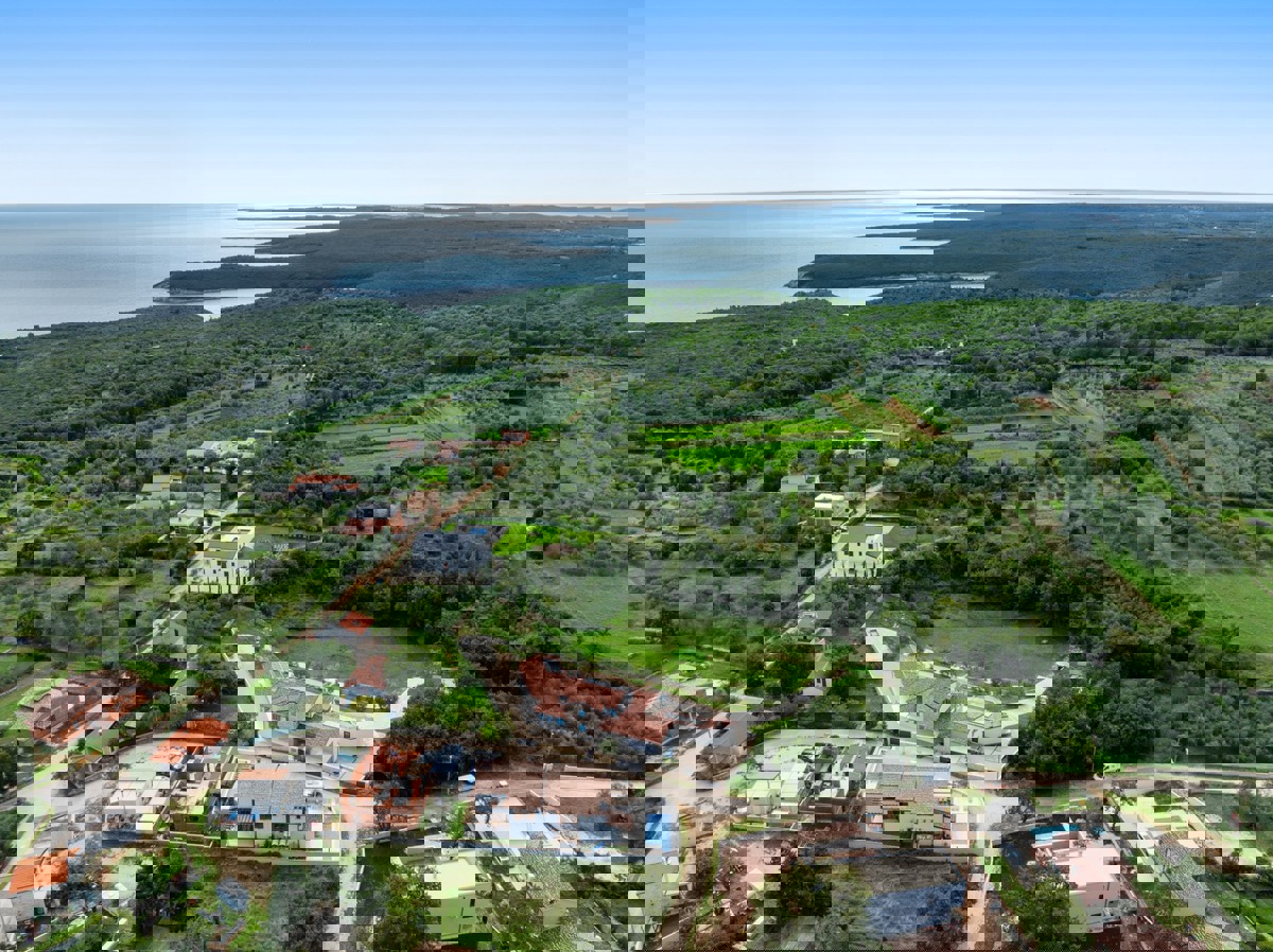 Non ti serve altro: casa nuova con piscina a Cavrano, Marzana